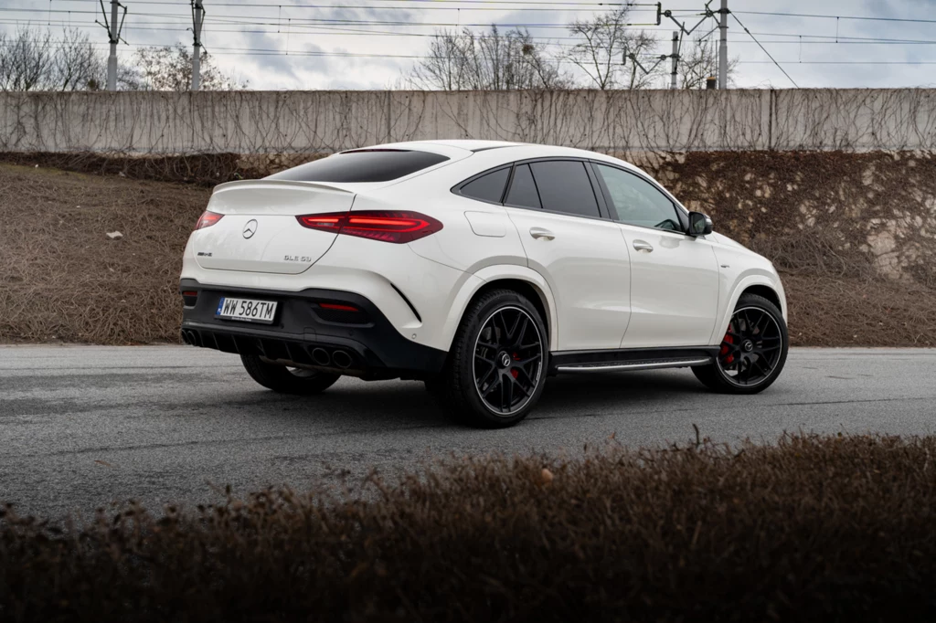 Mercedes-AMG GLE 53 4MATIC+ Coupe łączy komfort SUV-a ze sportowymi osiągami AMG.