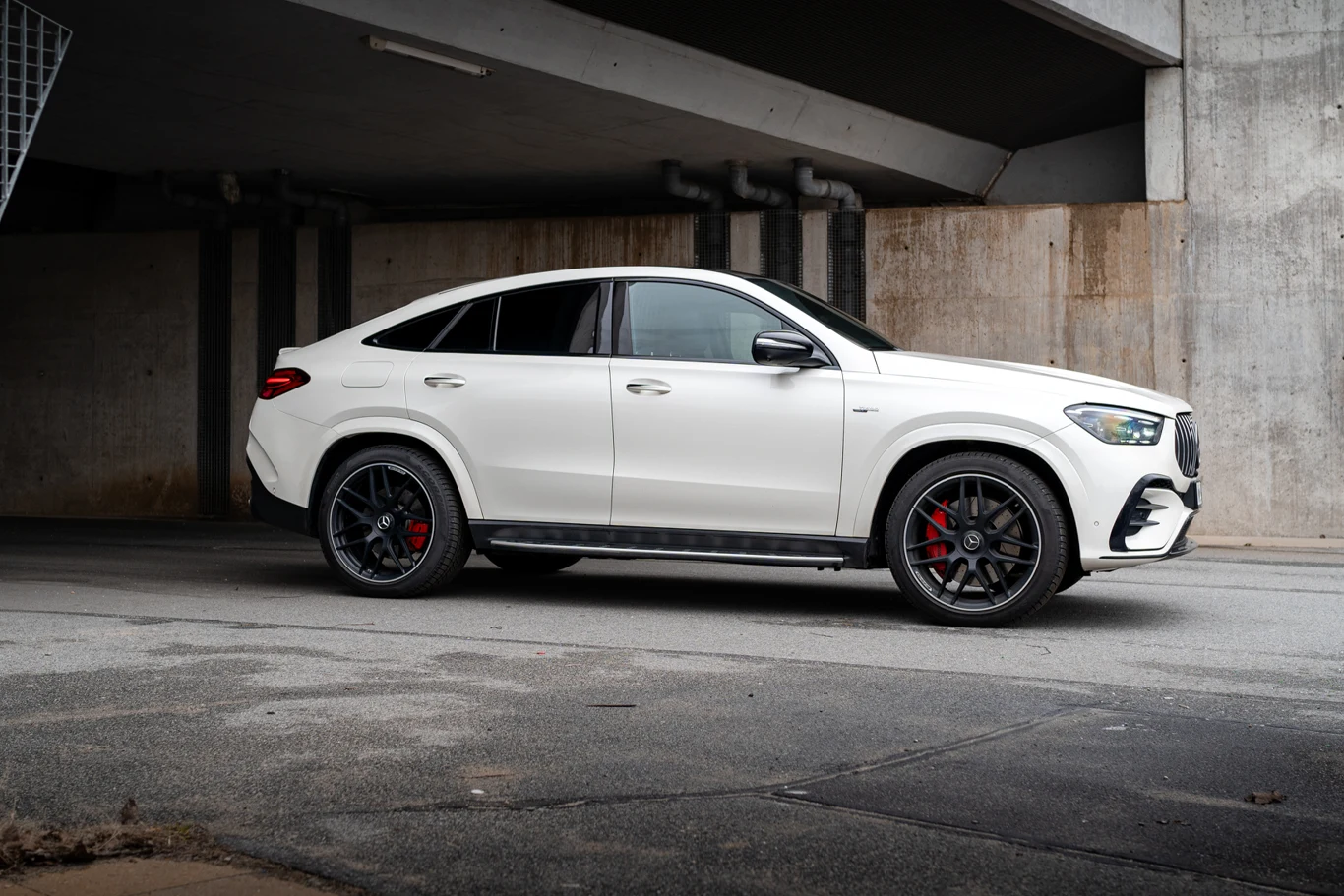 Mercedes-AMG GLE 53 4MATIC Coupe to modna, ale mniej praktyczna odmiana sportowego SUV-a.