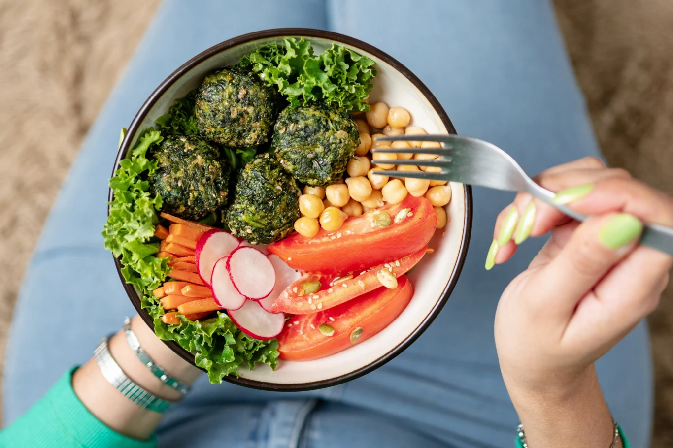 Jedz codziennie produkty bogate w błonnik, a jelita oczyszczą się ze złogów. Zyskasz energię i płaski brzuch / fot. Canva