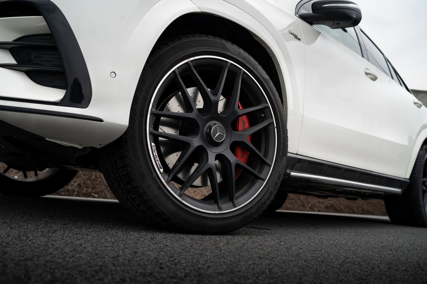 Mercedes-AMG GLE 53 4MATIC Coupe przyspiesza do pierwszej "setki" w równe 5 sekund.