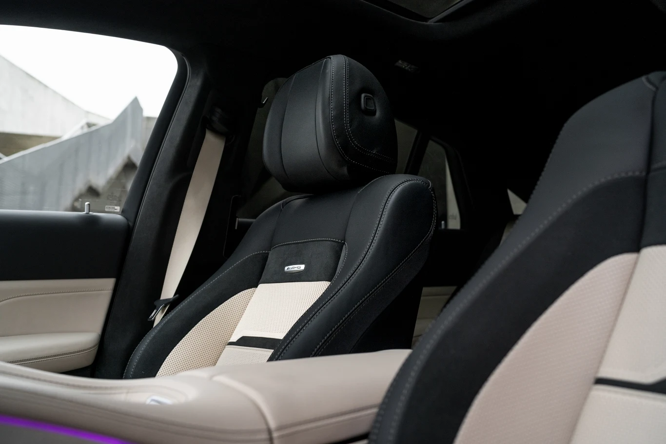 Mercedes-AMG GLE 53 4MATIC Coupe nie występuje z kubełkowymi fotelami. 