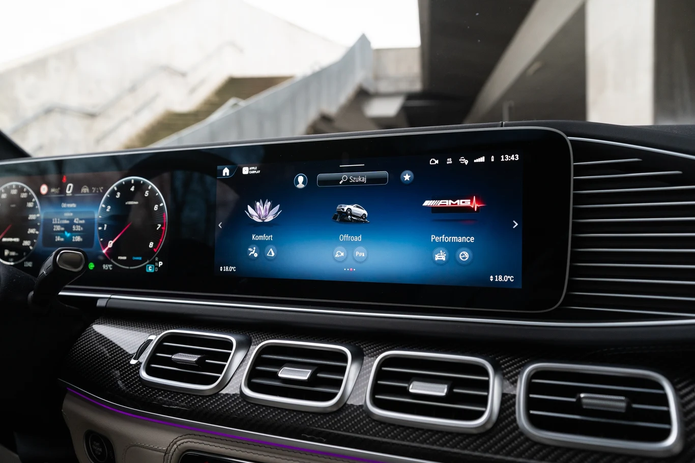 Mercedes-AMG GLE 53 4MATIC Coupe ma bardzo rozbudowany system multimedialny.