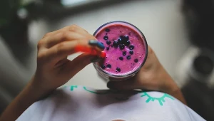 Niby zdrowe, a tuczące. Takie jogurty mają indeks glikemiczny jak słodycze /fot. Canva