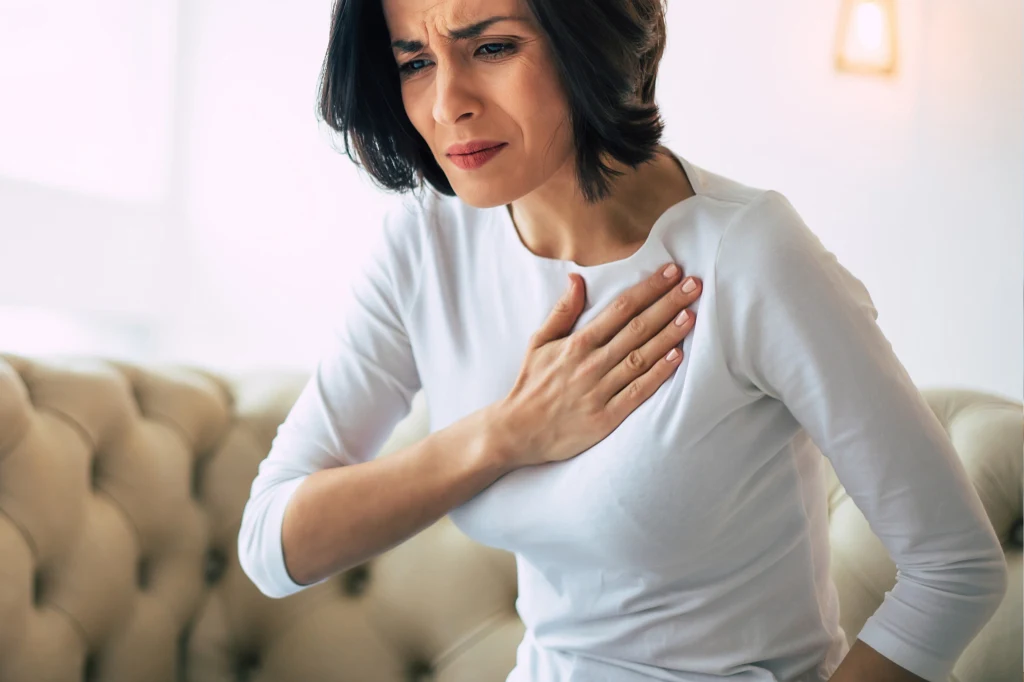 Zawał u osób młodych wygląda nieco inaczej. Takie są zwiastujące objawy /fot. Canva Zawał u osób młodych wygląda nieco inaczej. Takie są zwiastujące objawy /fot. Canva