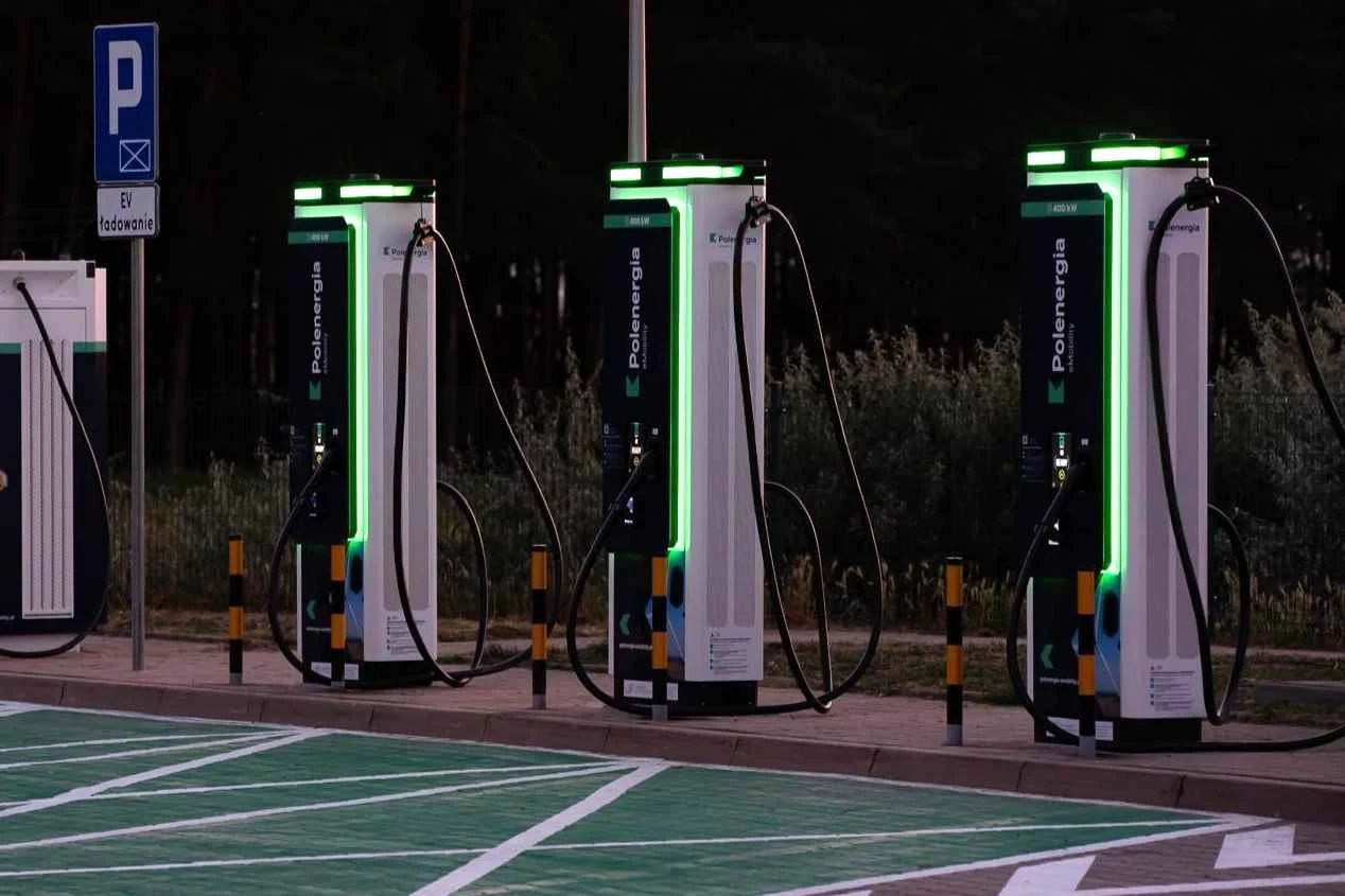 Nowe ładowarki Polenergii dysponują mocą 400 kW Nowe ładowarki Polenergii dysponują mocą 400 kW