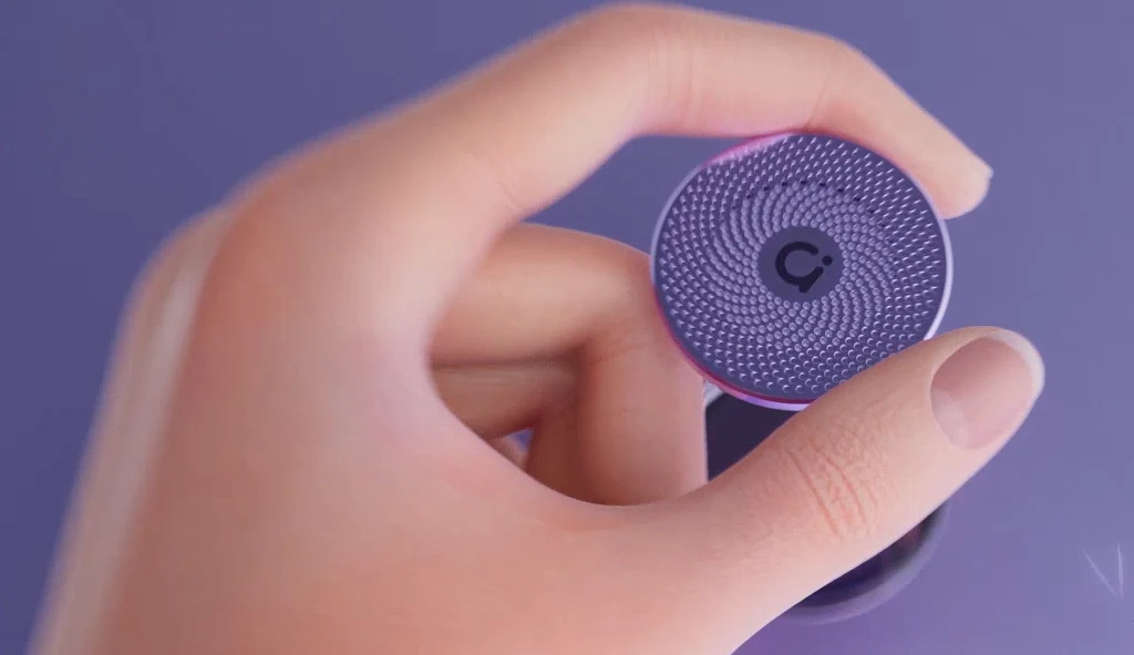 Magnetyczny "krążek" na klapie obudowy laptopa pozwala w łatwy sposób żonglować dostępnymi zapachami