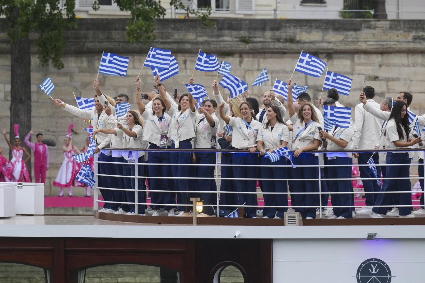 Grecy podczas ceremonii otwarcia igrzysk w Paryżu Grecy podczas ceremonii otwarcia igrzysk w Paryżu