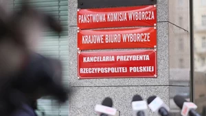 7 z 9 członków PKW wybiera Sejm, w którym większość ma partia/koalicja, która powołuje rząd, który powołuje zarządy spółek Skarbu Państwa – członkami których jak się okazuje zostają także… członkowie PKW.