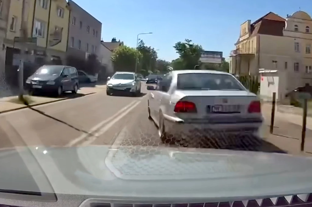 Pędził w BMW po Wrocławiu i taranował samochody / Fot. Stop Cham @Facebook 