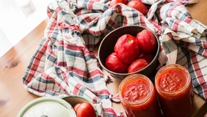 Pokrój na ćwiartki i zagotuj. Domowy ketchup przekona nawet największego niejadka