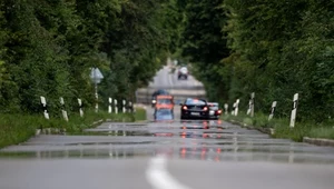 Przy jakiej temperaturze topi się asfalt? Za wysoka może oznaczać poślizg