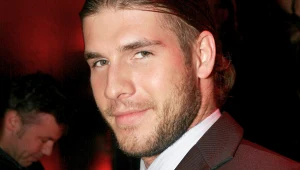 "Polski hydraulik" nie do poznania. Piotr Adamski jest modelem plus size