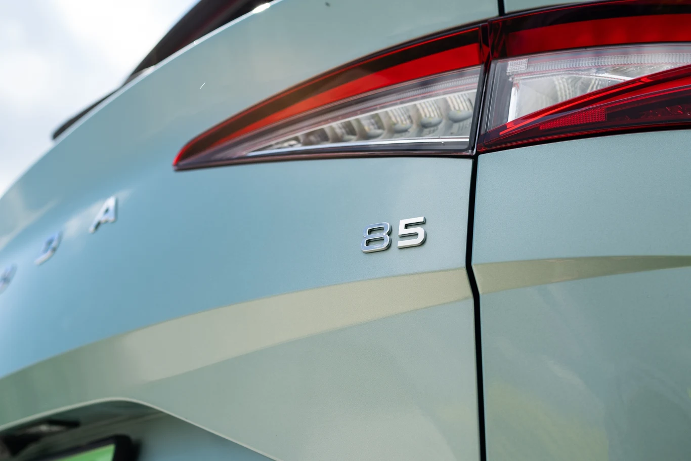 Skoda Enyaq po face liftingu występuje w dwóch nowych wersjach - 85 i 85x. Skoda Enyaq po face liftingu występuje w dwóch nowych wersjach - 85 i 85x.