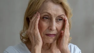 Krótki sen, zła dieta ale także samotność przyczyniają się do gorszego funkcjonowania mózgu