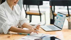 Aby ubiegać się o kredyt konsolidacyjny, konieczne jest przekazanie bankowi szczegółowych informacji dotyczących wszystkich zobowiązań, które mają być połączone w jedno