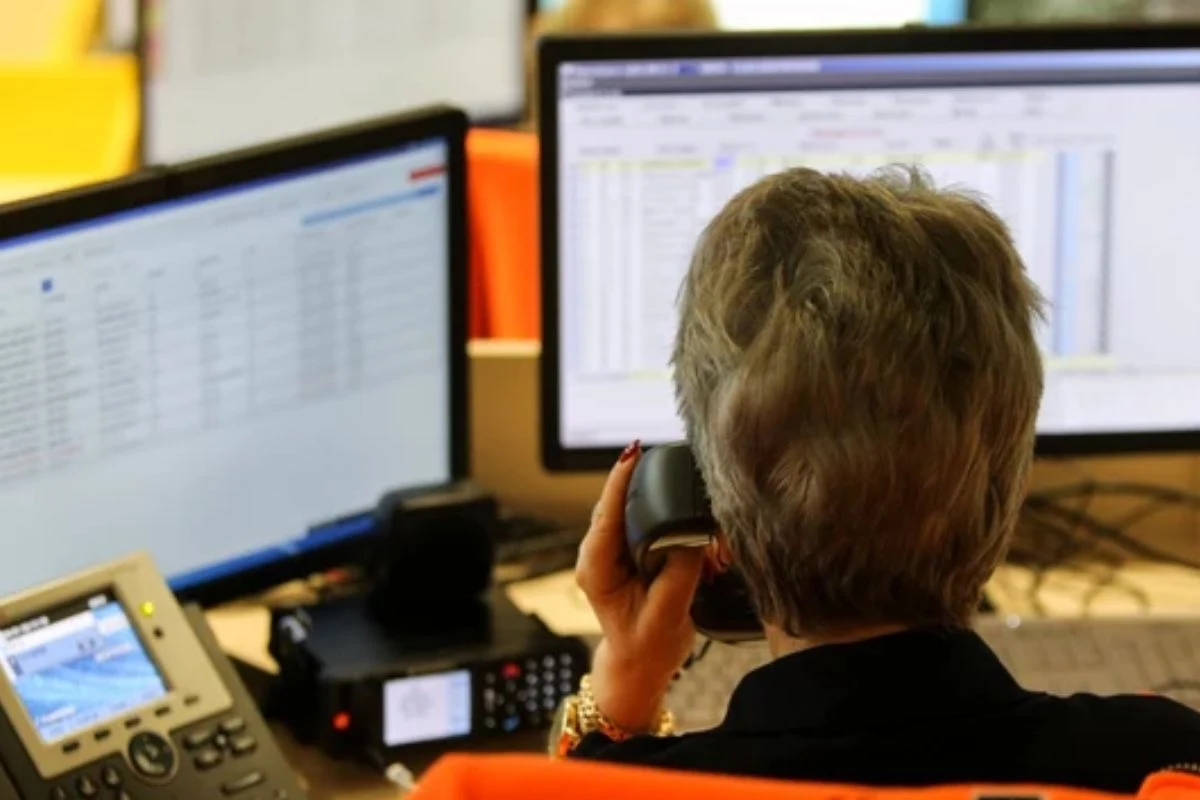 W trakcie rozmowy z operatorem numeru alarmowego należy rzetelnie odpowiadać na każde pytanie W trakcie rozmowy z operatorem numeru alarmowego należy rzetelnie odpowiadać na każde pytanie