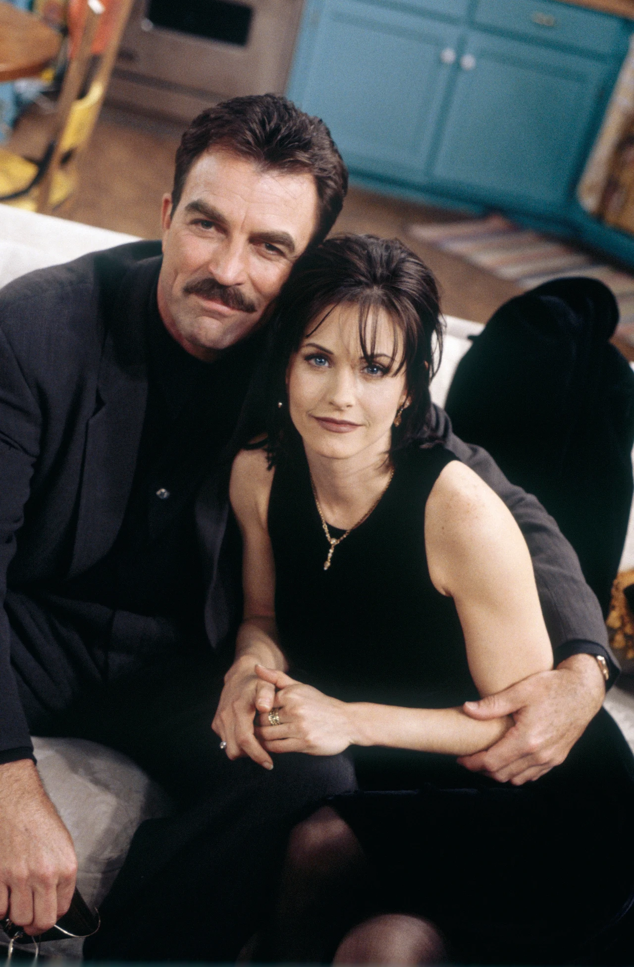 Tom Selleck i Courteney Cox na planie "Przyjaciół" Tom Selleck i Courteney Cox na planie "Przyjaciół"