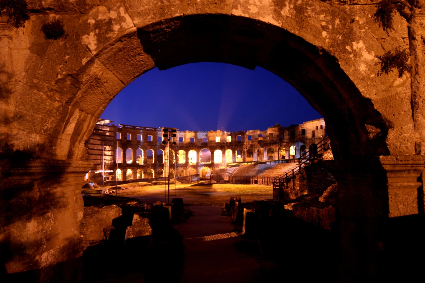 Amfiteatr w Puli to jeden z trzech najlepiej zachowanych amfiteatrów Starożytnego Rzymu.