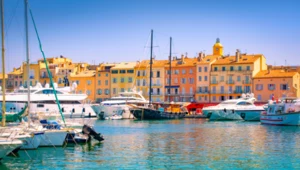 Saint-Tropez: Miasteczko luksusu, pięknego wybrzeża i bogatej historii