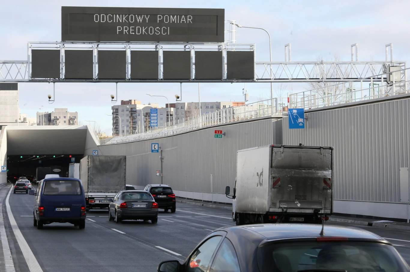 Obecnie najdłuższy tunel w Polsce mierzy 2355 m długości. Mowa o tunelu na terenie Ursynowa.