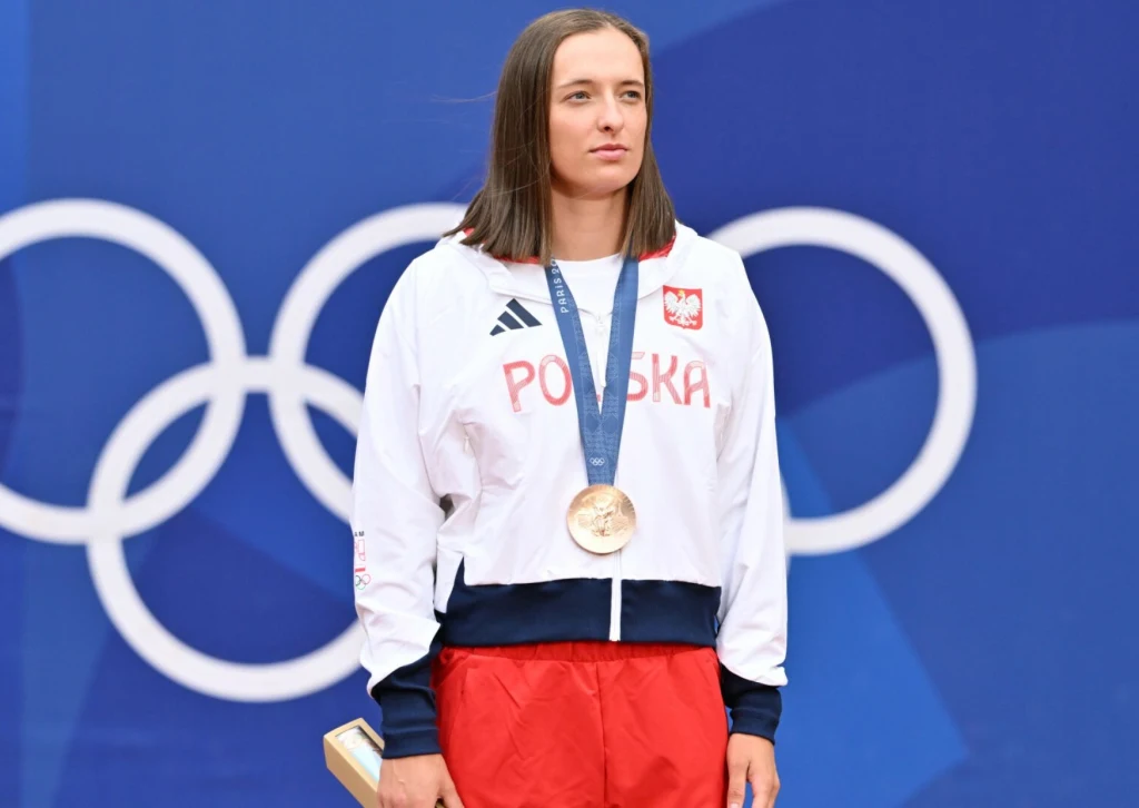 Iga Świątek z medalem igrzysk olimpijskich 2024