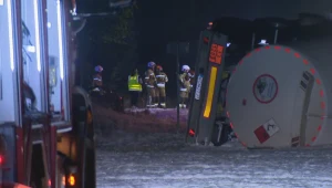 Groźny wypadek koło Płońska. Cysterna zderzyła się z osobówką