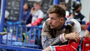 Niels Kristian Iversen zamyślony po porażce.