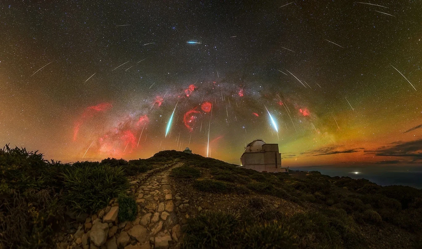 Kosmiczny fajerwerk: deszcz meteorów Geminidy. Kosmiczny fajerwerk: deszcz meteorów Geminidy.