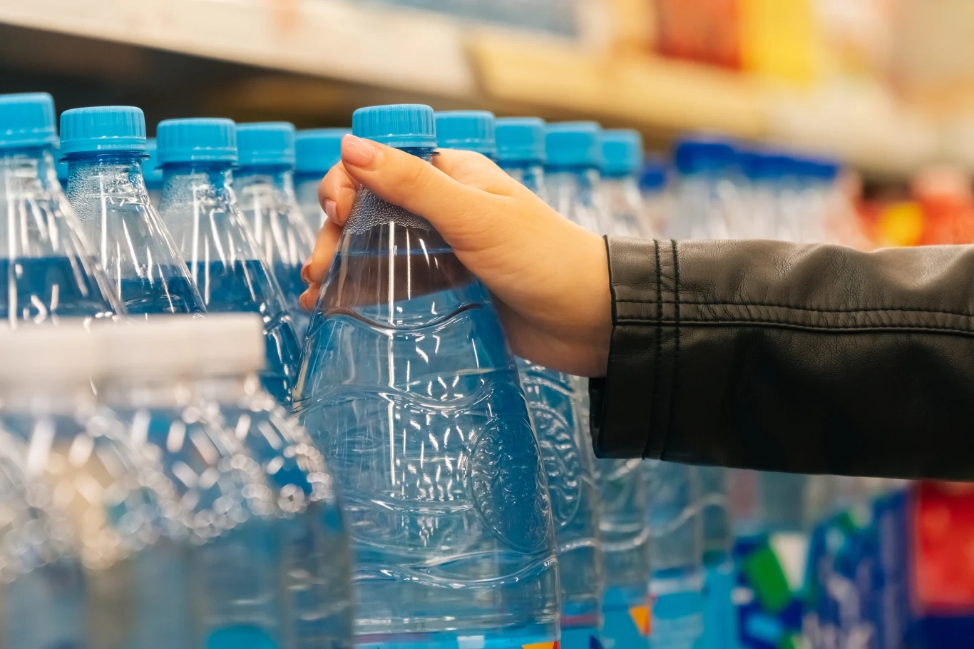 Spodziewano się, że największe stężenia mikroplastiku znajdą się w opakowaniach plastikowych