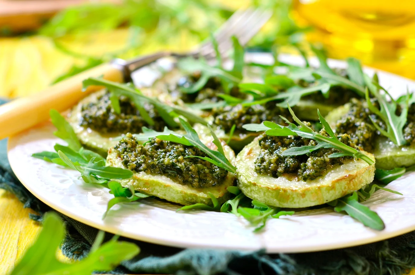 Sycylijskie pesto przygotowuje się z pistacji i rukoli Sycylijskie pesto przygotowuje się z pistacji i rukoli