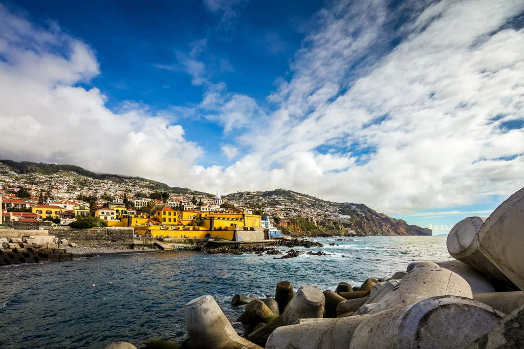 Funchal to stolica wyspy Madera, które z jednej strony zachwyca pięknem natury, a z drugiej bogactwem kulturowym  