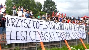 Tak żegnali kibice Wybrzeża Gdańsk Krzysztofa Kasprzaka po ostatnim meczu sezonu 2024.