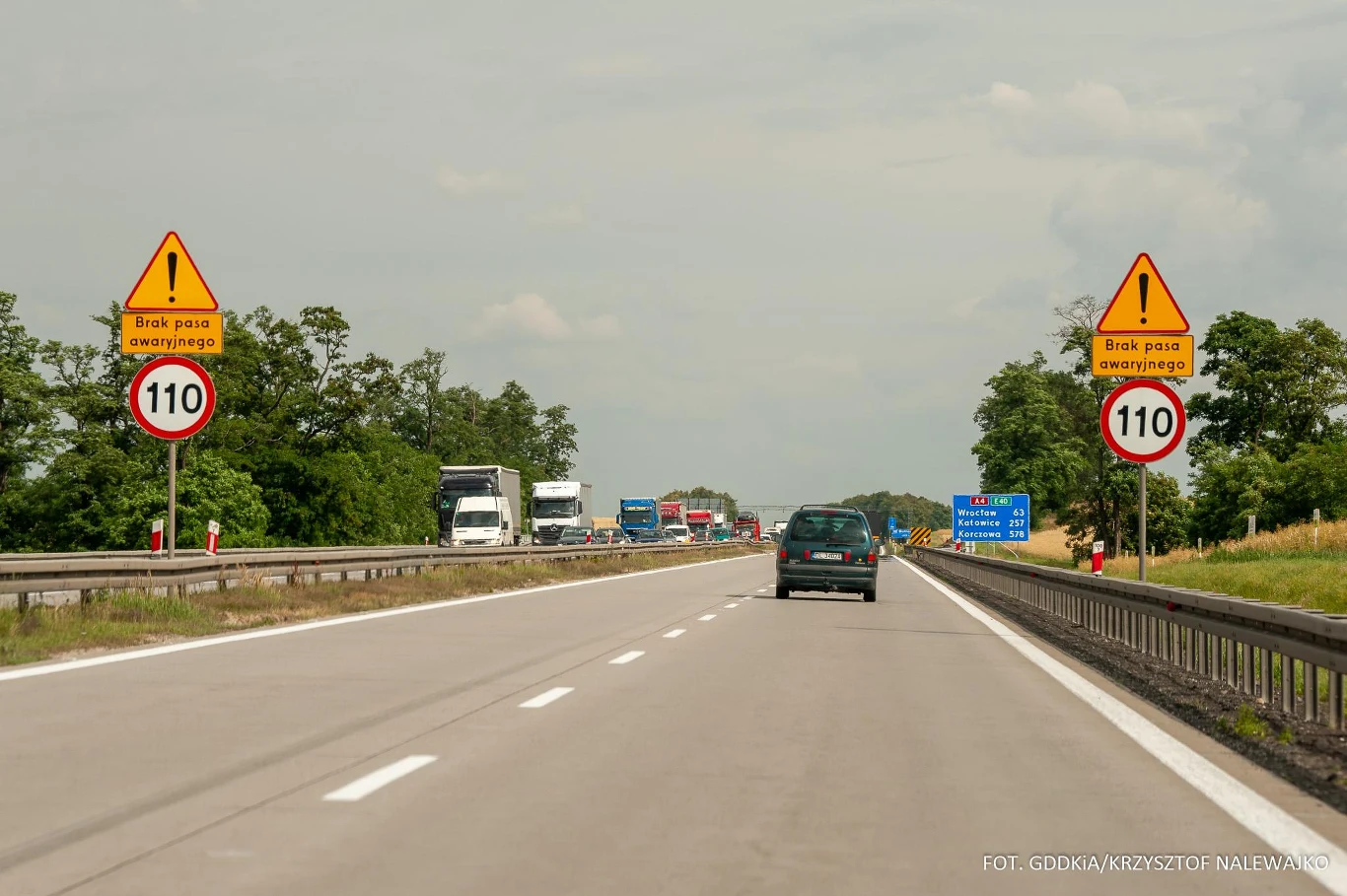 OPP na autostradzie A4 między węzłem Kostomłoty a Kąty Wrocławskie w ubiegłym roku zarejestrował 81 529 wykroczeń. Krótkotrwałe ograniczenia prędkości są wprowadzane za sprawą zabezpieczenia zdarzenia drogowego lub naprawy infrastruktury drogowej.
