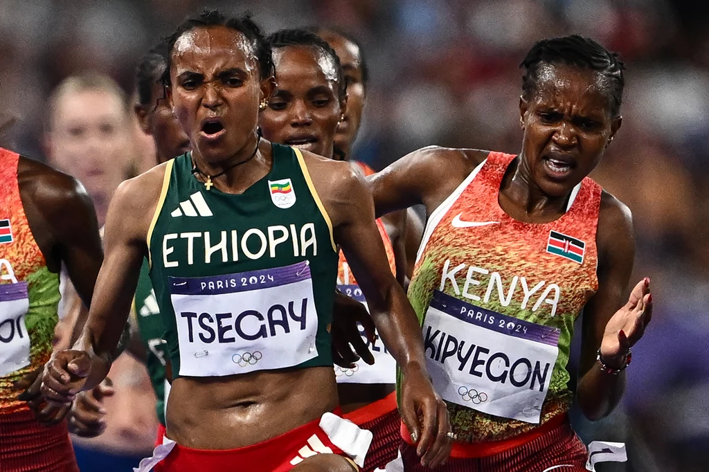 To starcie Gudaf Tsegay i Faith Kipyegon spowodowało późniejszą dyskwalifikację tej drugiej. Ostatecznie i tak ma srebro To starcie Gudaf Tsegay i Faith Kipyegon spowodowało późniejszą dyskwalifikację tej drugiej. Ostatecznie i tak ma srebro