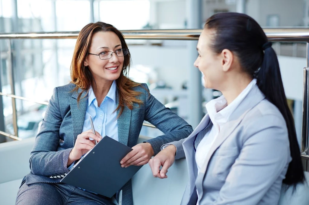 Ekstrawertyk to osoba, która najlepiej czuje się wśród innych