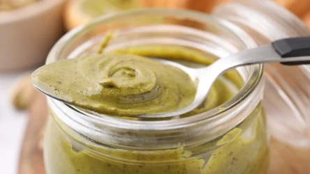 Krem pistacjowy z tego przepisu jest obłędnie smaczny. Koniecznie przygotuj przynajmniej kilka słoików