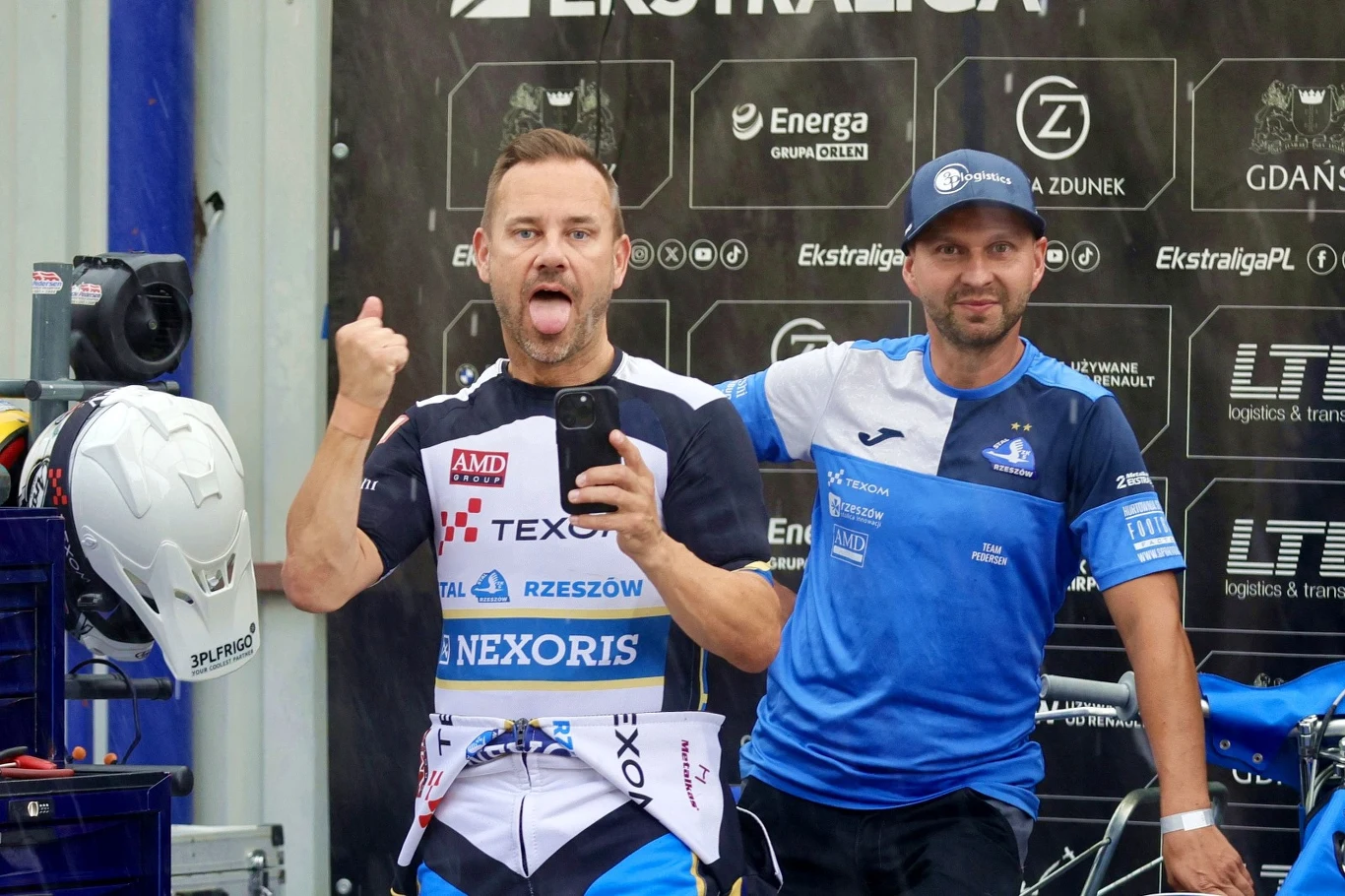 Nicki Pedersen wraz ze swoim mechanikiem
