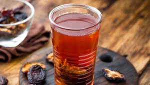 Jak zrobić napar z suszonych śliwek?