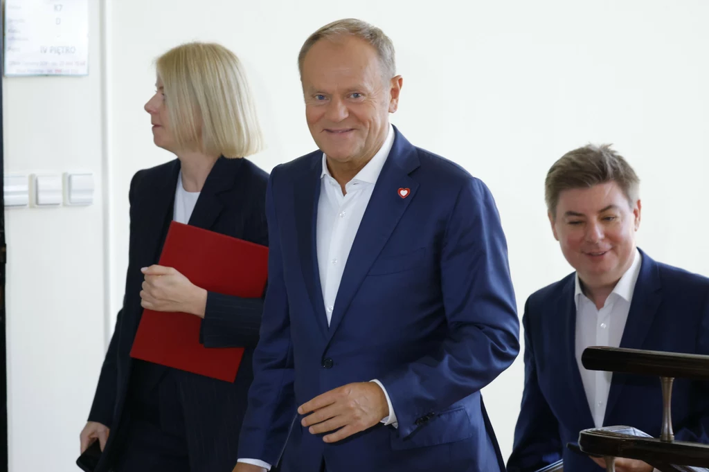 KPRM dementuje, jakoby kancelaria pod rządami Donalda Tuska miała "puchnąć w oczach" KPRM dementuje, jakoby kancelaria pod rządami Donalda Tuska miała "puchnąć w oczach"