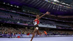 Winfred Yavi nie dała się zaskoczyć na ostatnim okrążeniu, skontrowała Ugandyjkę Chemutai - i została mistrzynią olimpijską