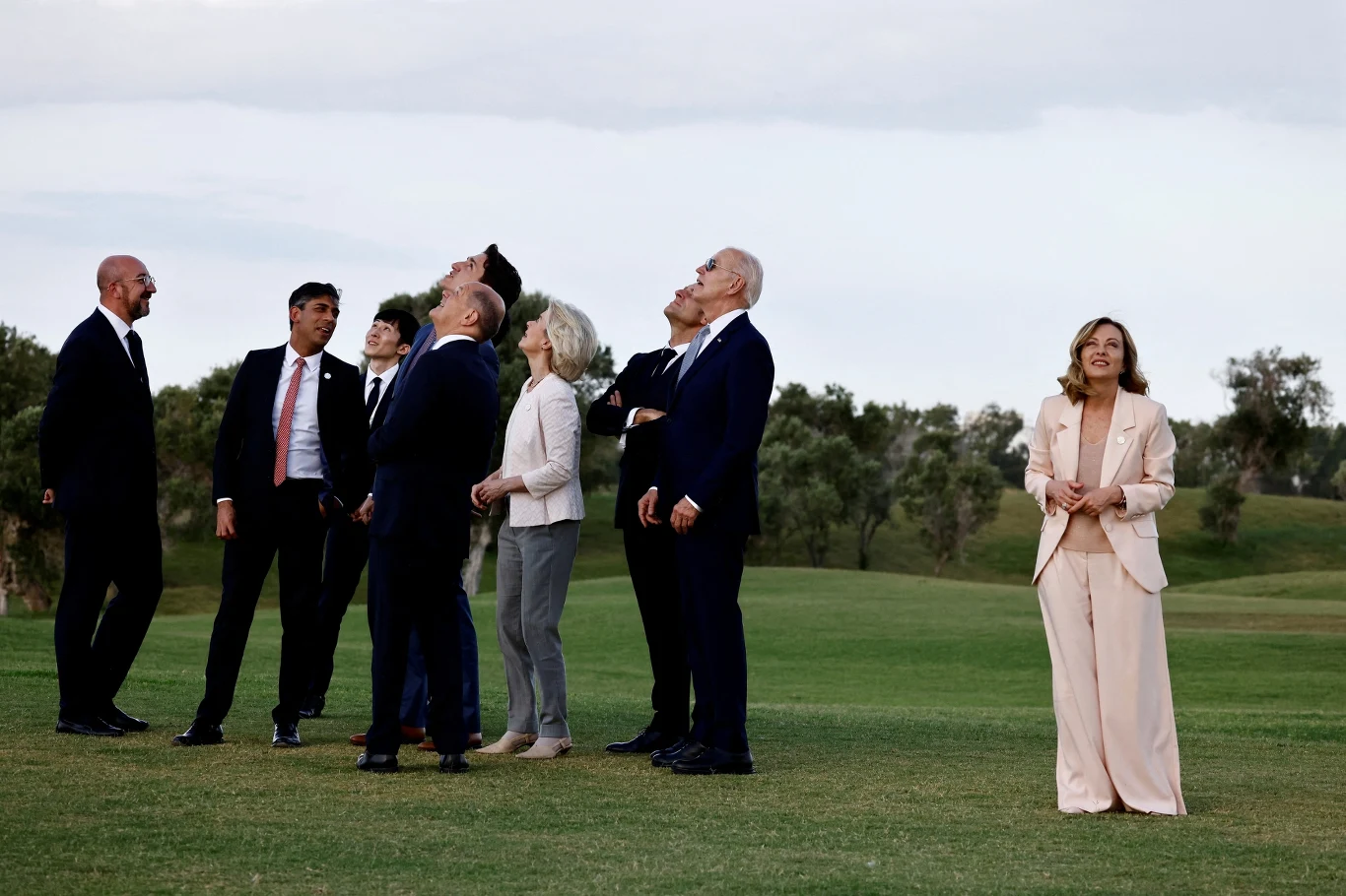 Giorgia Meloni i przywódcy państw G7 podczas szczytu we Włoszech Giorgia Meloni i przywódcy państw G7 podczas szczytu we Włoszech