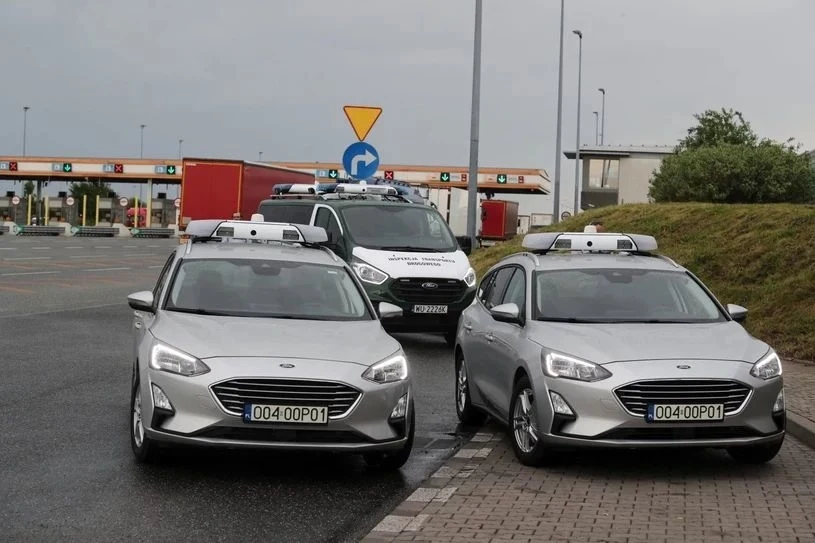 Szczelności systemu e-TOLL strzegą nieoznakowane "radiowozy" marki Ford wyposażone w belkę dachową ANPR/OCR