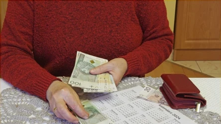 W maju niektórzy seniorzy otrzymają dodatek do renty socjalnej. 