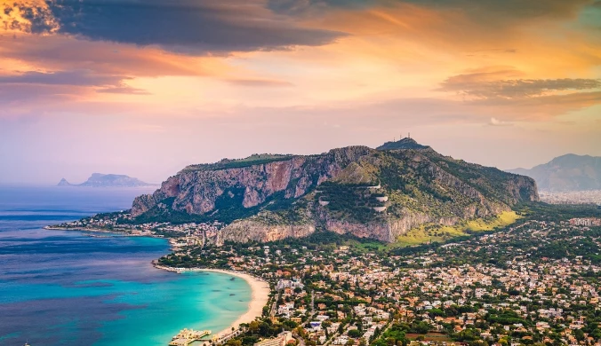 Nadmierna eksploatacja wybrzeży przez turystykę i budownictwo doprowadzi wkrótce do erozji i zniszczenia plaż