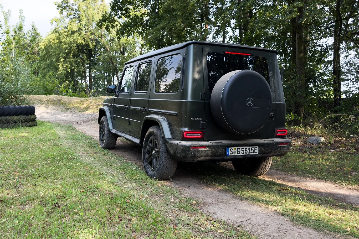 Mercedes G 580 z technologią EQ wygląda niemal identycznie, jak spalinowe odmiany. Mercedes G 580 z technologią EQ wygląda niemal identycznie, jak spalinowe odmiany.