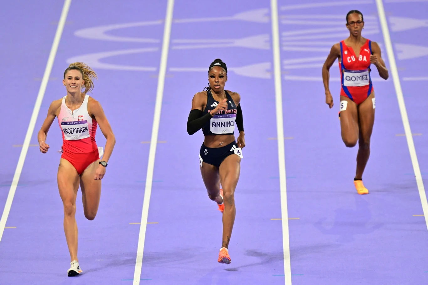 Natalia Kaczmarek (pierwsza z lewej)