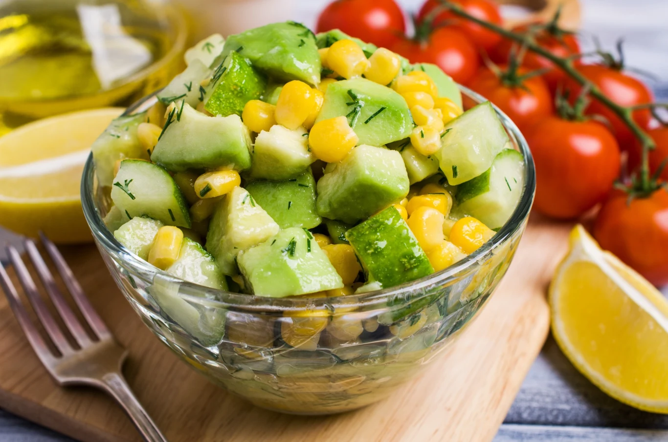 Sałatka Hollywood to niskokaloryczna, ale pełnowartościowa przekąska Sałatka Hollywood to niskokaloryczna, ale pełnowartościowa przekąska