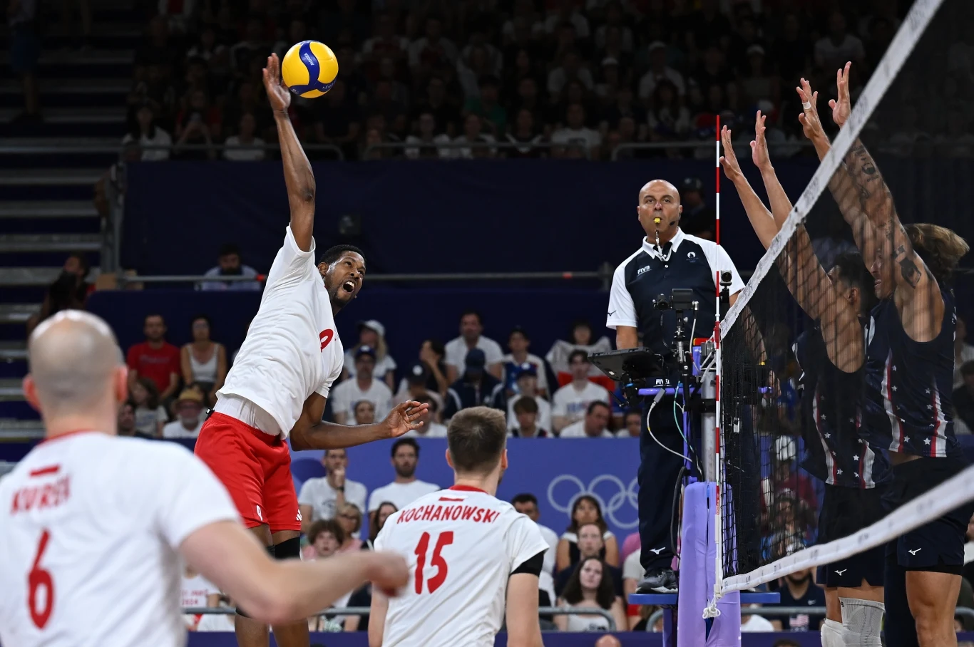 Wilfredo Leon atakuje w trakcie meczu Polska - USA