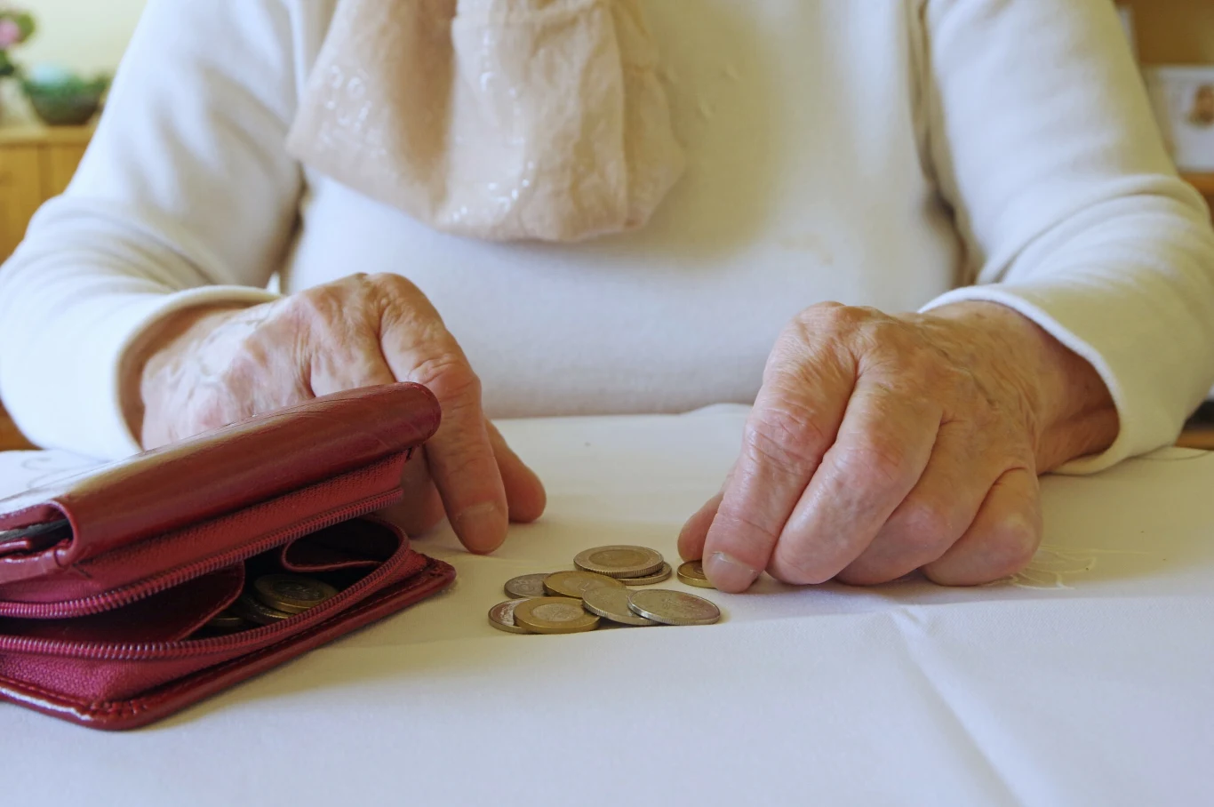 Renta wdowia. Już od 1 stycznia 2025 r. można składać wnioski o dodatkowe świadczenie finansowe Renta wdowia. Już od 1 stycznia 2025 r. można składać wnioski o dodatkowe świadczenie finansowe