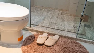 Lepiej wyrzuć z łazienki ten przedmiot. Jest siedliskiem bakterii 